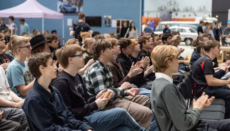 elever på stolerækker